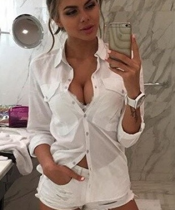 Мое обаяние и женственность завораживают с первого взгляда. Я обладаю не только красивой внешностью, но и прекрасным образованием, что позволяет мне находить общий язык с любым собеседником.
🌹В моих услугах я предлагаю не только уникальный эскорт, но и полное утоление твоих желаний и фантазий. Я могу быть твоей нежной и страстной возлюбленной или приятным компаньоном для важного мероприятия.
💕 Мои фотографии полностью соответствуют действительности, и отзывы моих клиентов это подтверждают. Я заботливая и внимательная к каждому твоему желанию. Только встреться со мной, и ты обретешь настоящее блаженство и наслаждение, о котором можешь мечтать.
🌟 Живу и работаю в Москве, чтобы быть доступной для тебя в любое время. Твое удовольствие для меня - важнейшая задача. Не сомневайся, приезжай ко мне, и я наполню твою жизнь незабываемыми моментами страсти и наслаждения. Жду тебя, мой сладкий! 💋 7251, 25 лет